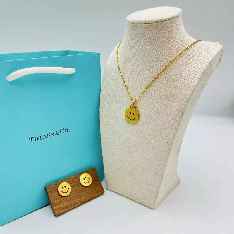 Smiley Face Charm Jewellery Set – Necklace & Earrings | طقم مجوهرات الوجه المبتسم