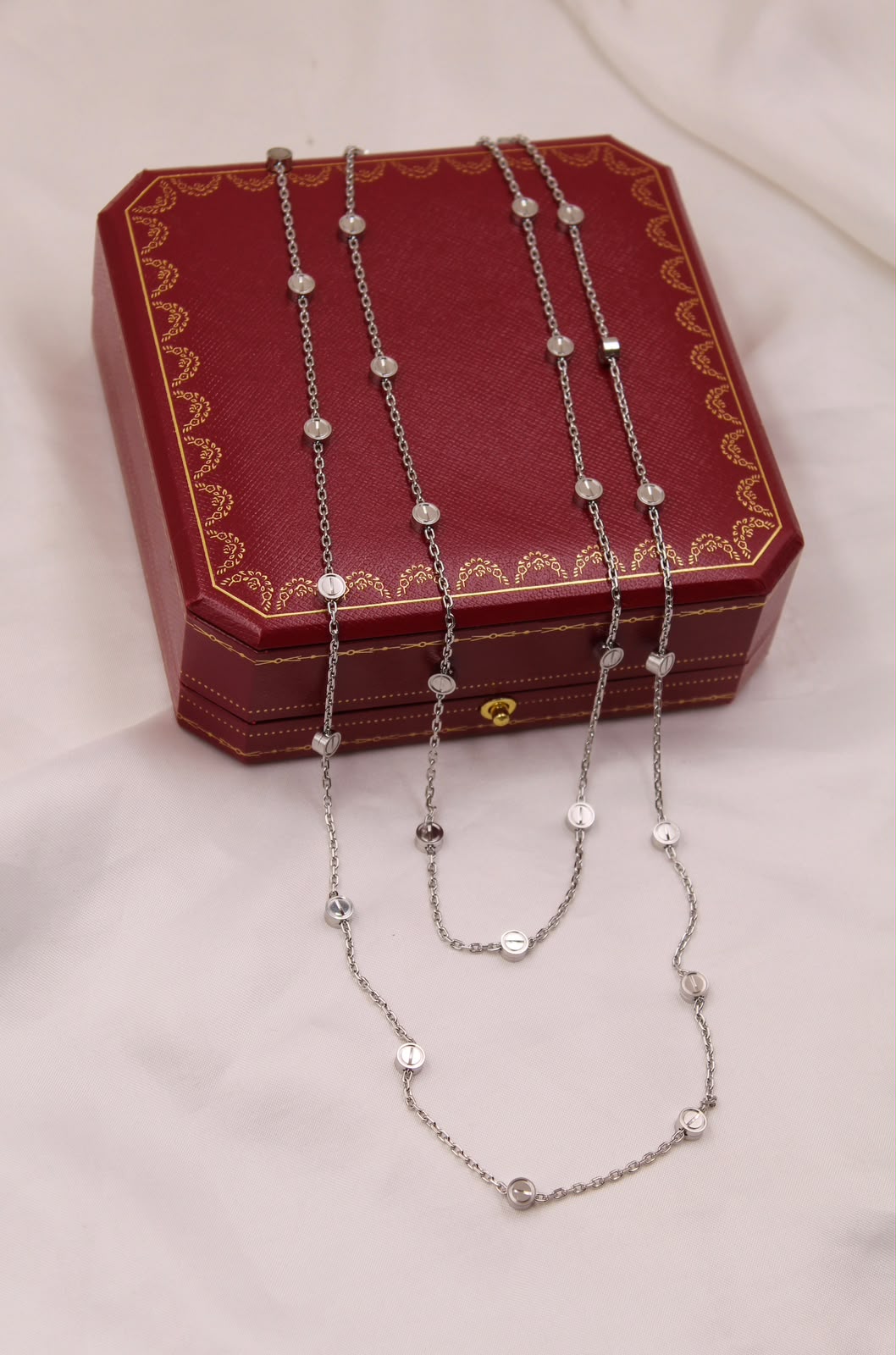 Multi-Wear LOVE Necklace & Earrings Set | طقم قلادة LOVE مع أقراط
