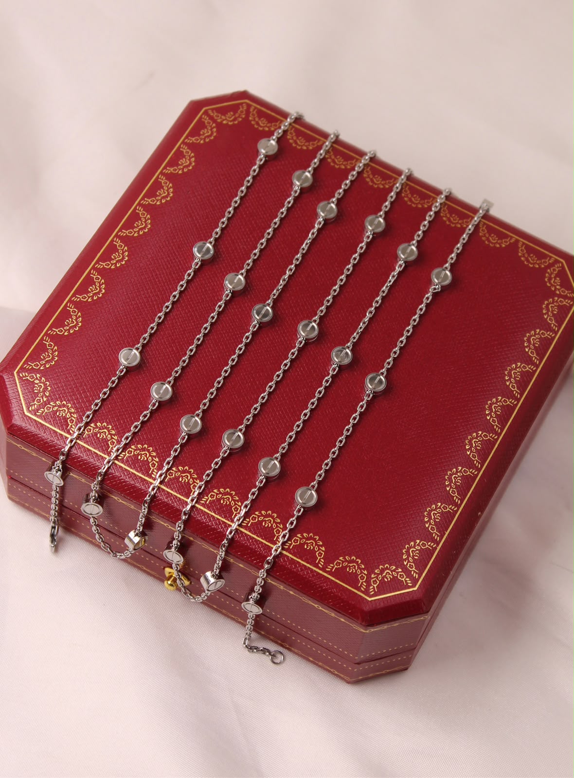 Multi-Wear LOVE Necklace & Earrings Set | طقم قلادة LOVE مع أقراط